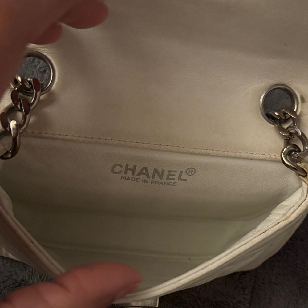 Authentic CHANEL White Quilted Crossbody Bag - Picture 15 of 17